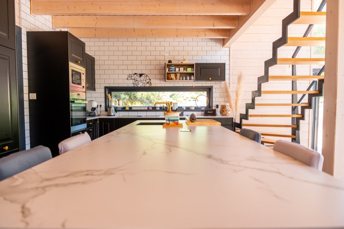 The long table and the kitchen