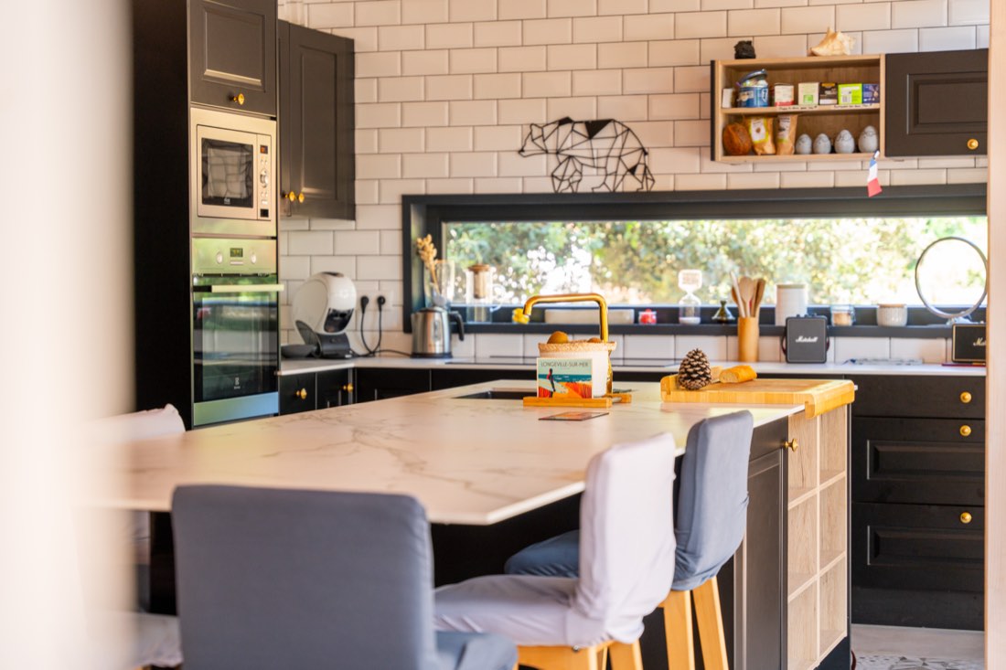 The kitchen island and its stools